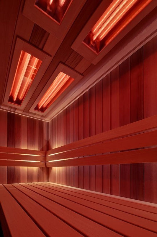 Sauna de infrarrojos. Cabina con emisores de infrarrojos de espectro completo.